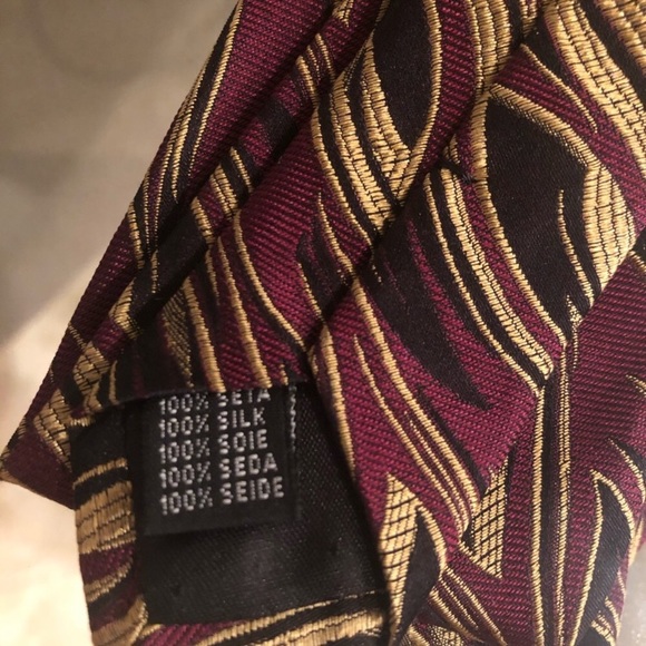 NWOT Italian Silk Tie - Picture 5 of 8